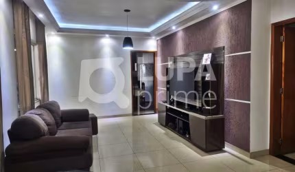 CASA COM 3 QUARTOS E 4 VAGAS DE GARAGEM PARA LOCAÇÃO NO JARDIM GUANÇA