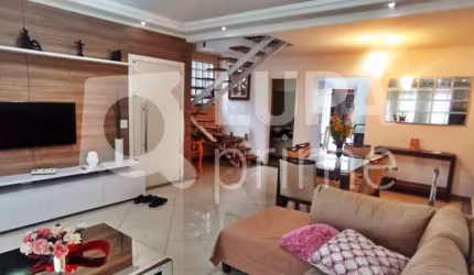 CASA COM 3 QUARTOS E 4 VAGAS DE GARAGEM À VENDA NA VILA GUSTAVO