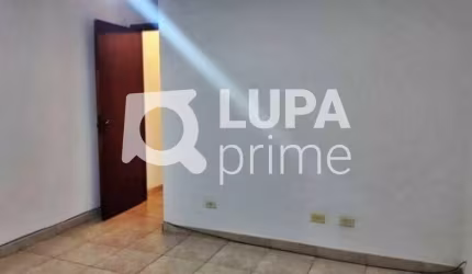 CASA COM 3 QUARTOS E 8 VAGAS DE GARAGEM À VENDA NA VILA MARIA ALTA