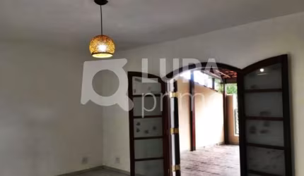 CASA PARA RENDA À VENDA NO JARDIM BRASIL