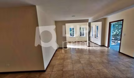 CASA COM 4 QUARTOS E 5 VAGAS DE GARAGEM À VENDA NO MANDAQUI