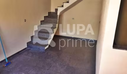 CASA COM 3 QUARTOS E 2 VAGAS DE GARAGEM PARA LOCAÇÃO NA VILA EDE