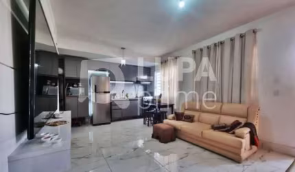 CASA COM 2 QUARTOS E 2 VAGAS DE GARAGEM À VENDA NA VILA NOVA MAZZEI
