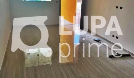 CASA COM 3 QUARTOS E 2 VAGAS DE GARAGEM À VENDA NA VILA SABRINA