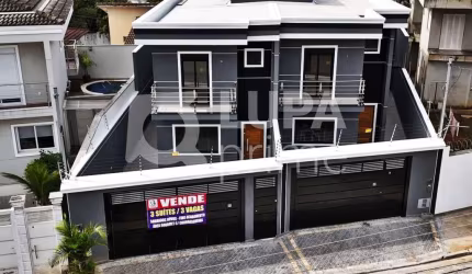CASA COM 3 QUARTOS E 3 VAGAS DE GARAGEM À VENDA NO JARDIM GUAPIRA