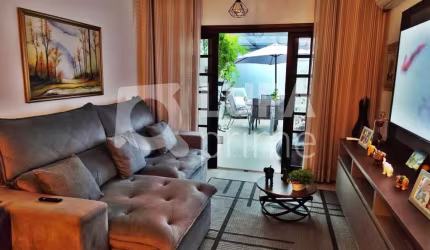 CASA COM 4 QUARTOS E 3 VAGAS DE GARAGEM À VENDA NA VILA MARIA BAIXA