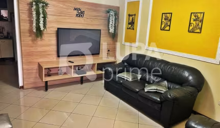 CASA COM 3 QUARTOS E 2 VAGAS DE GARAGEM À VENDA NA VILA MEDEIROS