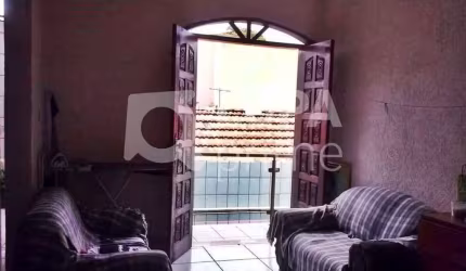 CASA COM 3 QUARTOS E 4 VAGAS DE GARAGEM Á VENDA NO CARRÃO