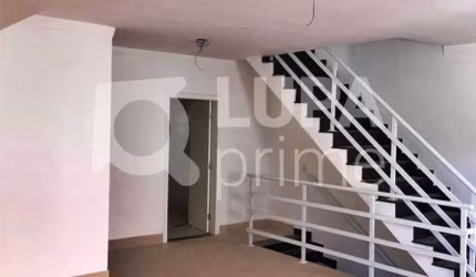 CASA COM 3 QUARTOS E 4 VAGAS DE GARAGEM À VENDA NA VILA FORMOSA