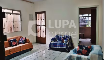 CASA COM 3 QUARTOS E 2 VAGAS DE GARAGEM À VENDA NA VILA MARIA