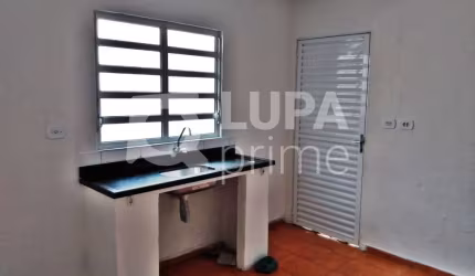 CASA COM 1 QUARTO PARA LOCAÇÃO NO PARQUE EDU CHAVES