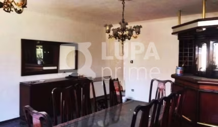 CASA COM 3 QUARTOS E 4 VAGAS DE GARAGEM PARA LOCAÇÃO NA VILA GUILHERME