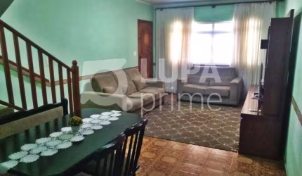 CASA COM 3 QUARTOS E 2 VAGAS DE GARAGEM À VENDA NO JARDIM ARICANDUVA