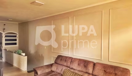 CASA COM 3 QUARTOS E 5 VAGAS DE GARAGEM À VENDA NA PARADA INGLESA