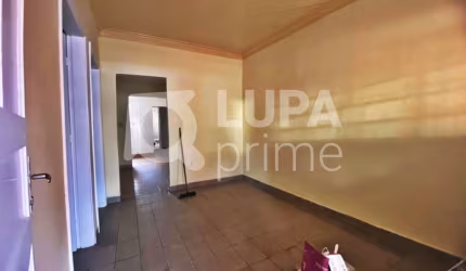 CASA COM 2 QUARTOS E 1 VAGA DE GARAGEM PARA LOCAÇÃO NO PARQUE EDU CHAVES