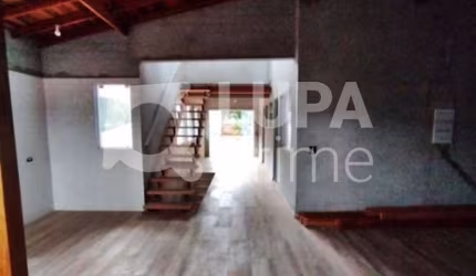 CASA COM 3 QUARTOS E 2 VAGAS DE GARAGEM À VENDA NO TREMEMBÉ