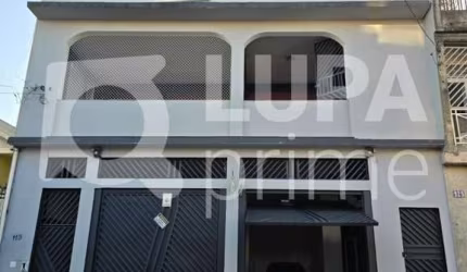 CASAS PARA RENDA, COM DOIS BLOCOS DE 4 CASAS, FINO ACABAMENTO,  COBERTURA PRINCIOAL COM 2 SUITES.