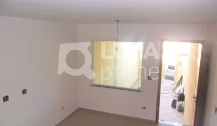 SOBRADO NOVO COM 3 QUARTOS, SACADA, CHURRASQUEIRA E 2 VAGAS DE GARAGEM PARA VENDA NA VILA MEDEIROS