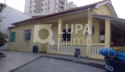 SOBRADO COM 3 QUARTOS EM AMPLO TERRENO A VENDA NA VILA MARIA