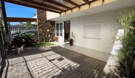 Casa com 2 dormitórios à venda, 68 m² por R$ 349.000,00 - Rondônia - Novo Hamburgo/RS