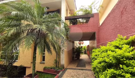 Sobrado com 6 quartos à venda em Jardim Avelino - SP