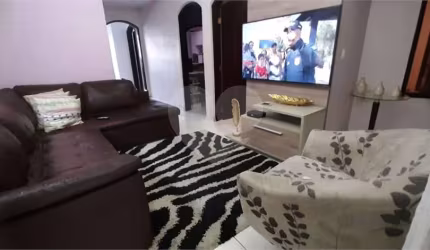 Casa com 6 quartos à venda em Vila Divina Pastora - SP