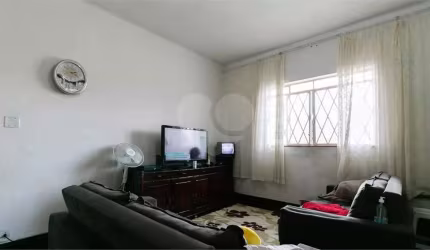 Casa térrea com 3 quartos à venda em Vila Carrão - SP