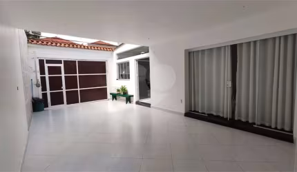 Casa térrea com 4 quartos à venda em Jardim Avelino - SP