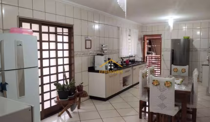 Casa com 3 dormitórios à venda, 217 m² por R$ 530. - Parque Residencial Klavin - Nova Odessa/SP