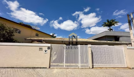 Casa com 3 dormitórios à venda, 199 m² por R$ 1.250.000,00 - Jardim Floresta - Atibaia/SP
