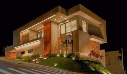 Casa com 4 Suítes à venda por R$