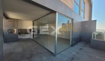 Cobertura duplex à venda no Centro, 4 quartos, 2 suítes e 6 vagas.