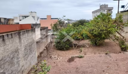 Lote 300m todo murado no bairro Bom Pastor