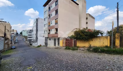 Lote com 489m², ( 12x40,75 )  na Av. Amazonas, São José - Divinópolis/MG
