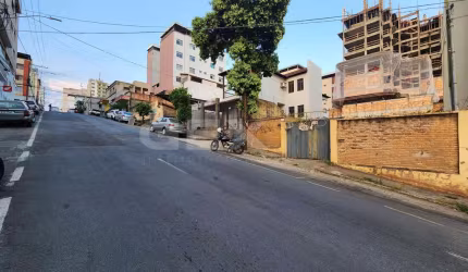 Lote à venda com 427m², rua Espírito Santo, Centro - Divinópolis/MG