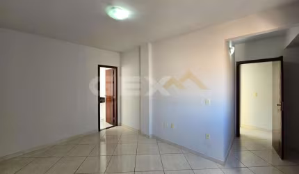 Apartamento de 02 quartos no centro