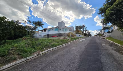 Lote à venda de 600m² sendo 20m X 30m no Condomínio Ville Royalle - Divinópolis/