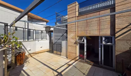 Cobertura Triplex à venda no Centro, com área gourmet, churrasqueira, ducha e ár