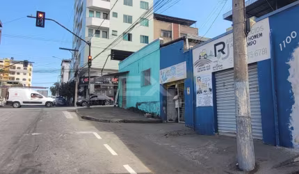 Lote de esquina à venda no Centro