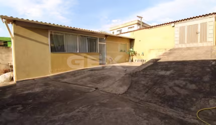 Casa à venda, 03 quartos, 04 vagas, rua Damasco, São Luiz - Divinópolis/MG