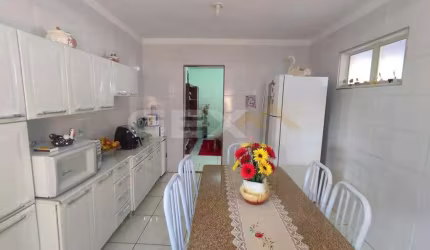 Casa à venda no bairro Fonte Boa, 3 quartos sendo 1 suíte e quintal.