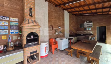Casa à venda no Bom Pastor, 4 quartos sendo 1 suíte e área gourmet com piscina.