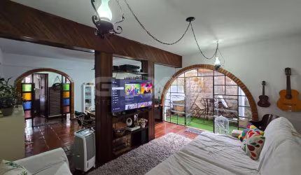 Apartamento à venda no Centro, 3 quartos sendo 1 suíte.