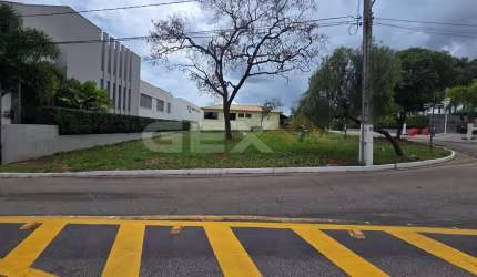 Lote de esquina à venda no condomínio Ville Royalle de 665,97 m².