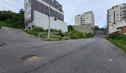 Lote à venda 12x25 de esquina no bairro Sídil.