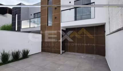 Casa à venda no bairro Interlagos, 3 quartos sendo 1 suíte.