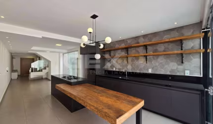Casa Duplex à venda no bairro São Roque, 3 quartos sendo 1 suíte com closet.