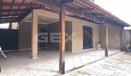 Casa Duplex à venda no bairro Bom Pastor, 3 quartos sendo 1 suíte.