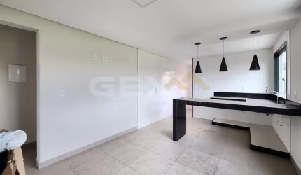 Apartamento à venda no bairro São José, 3 quartos sendo 1 suíte.