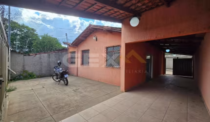 Casa à venda no bairro Nossa Senhora das Graças, 3 quartos e varanda.